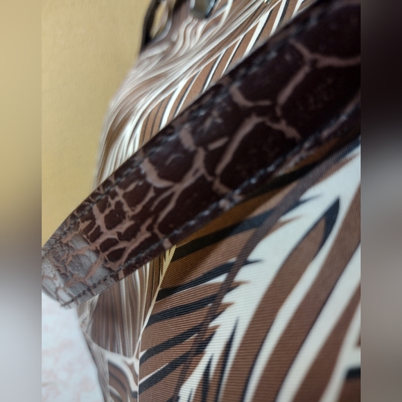 Vera Bradley Brown Banana Leaves Tote Crossbody - Picture 4 of 7